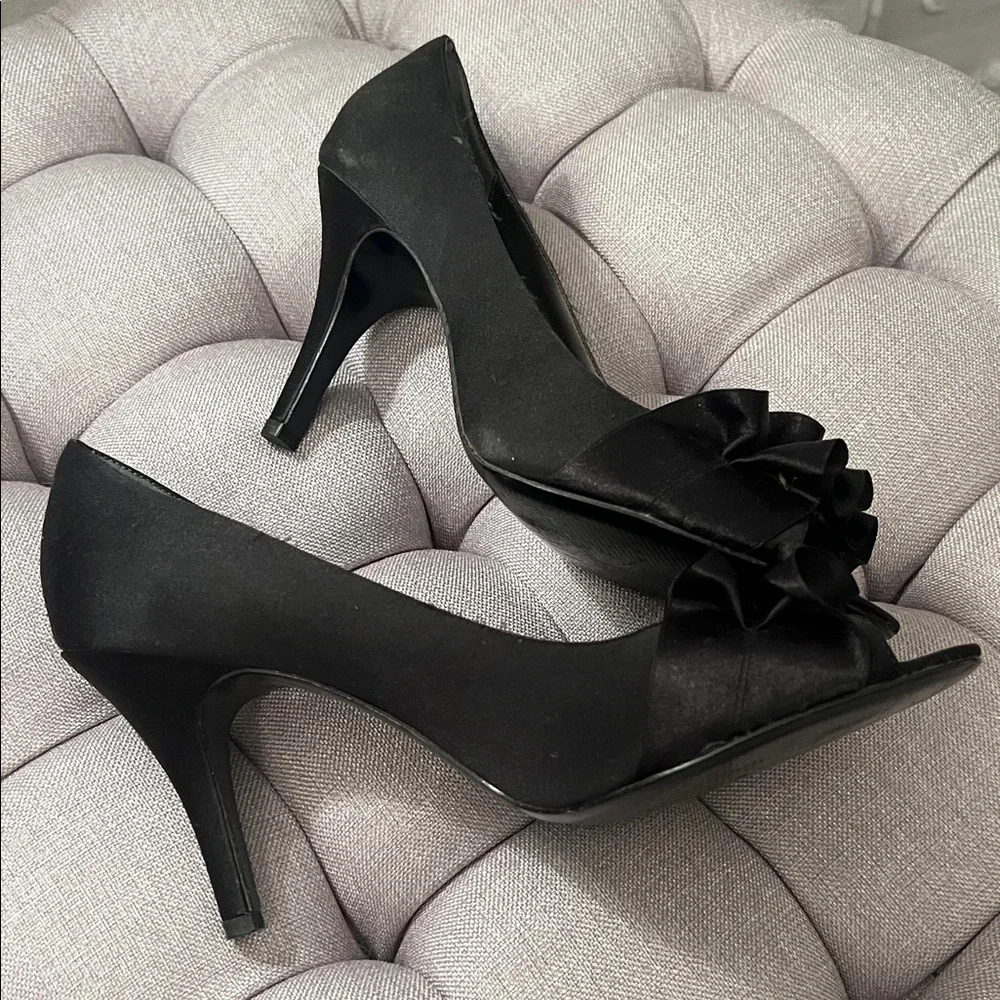 Nina Elegant Black Ruffle Satin Peep Toe Heels Size 9